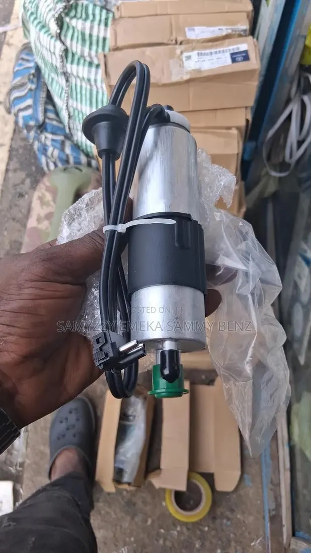 Electric Fuel Pump Fits Mercedes-Benz C-Class 210 124. · Photo 1
