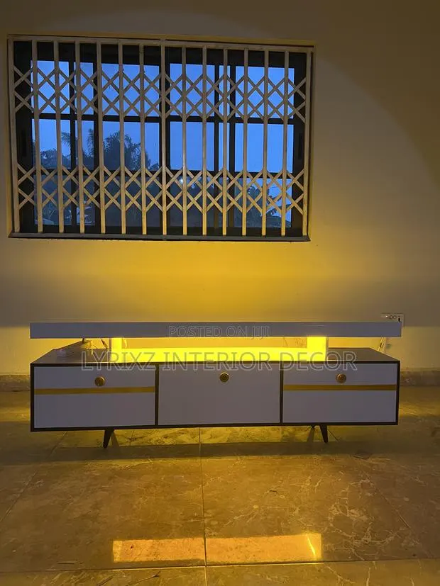 TV Console · Photo 1