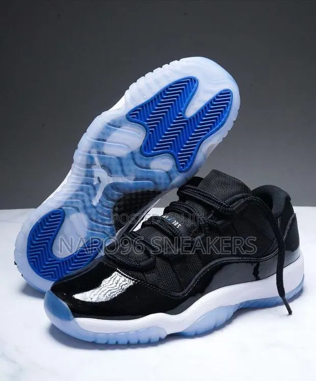 Jordan 11 Low · Photo 1