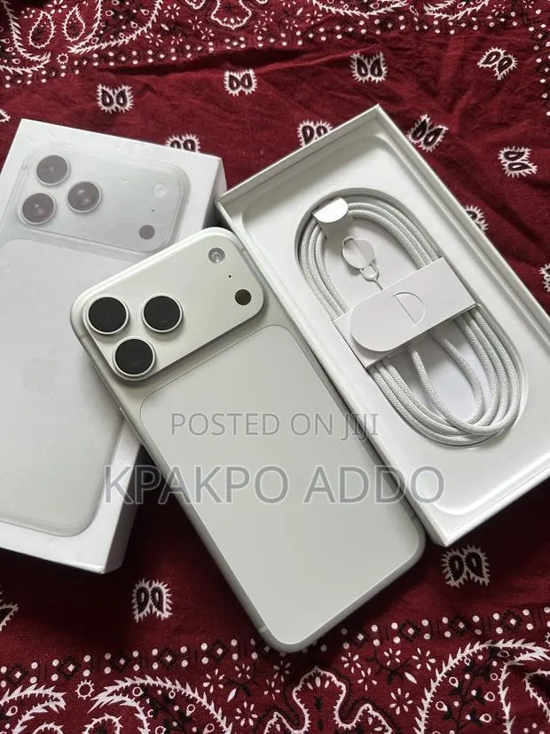 Apple iPhone 17 Pro Max 512 GB Silver · Photo 1