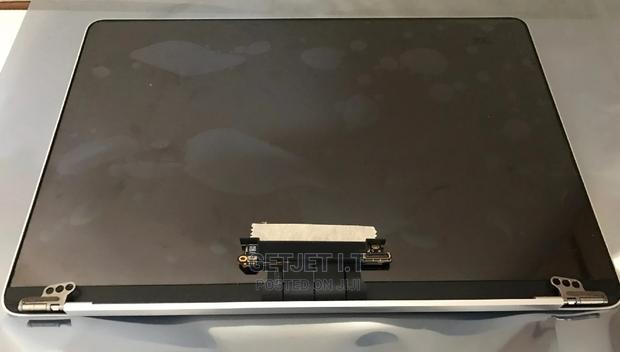 Macbook Air 2013 to 2020 Screen Replacement · Photo 3