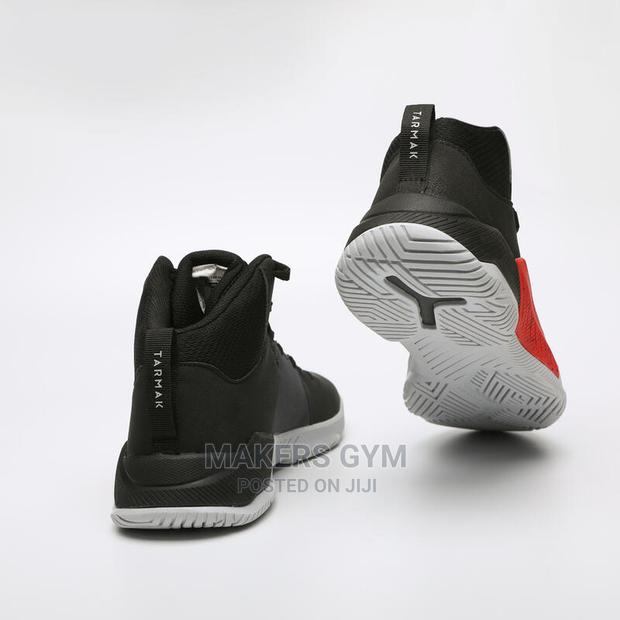 Basketball Shoes (Unisex) · Photo 1