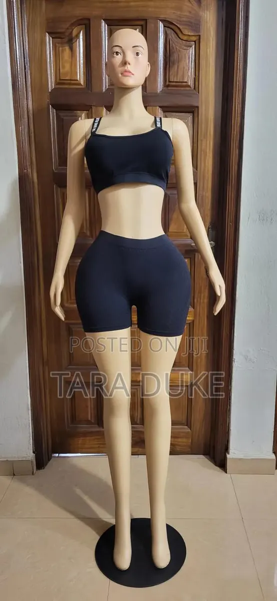 Full Body BBL Mannequin · Photo 1