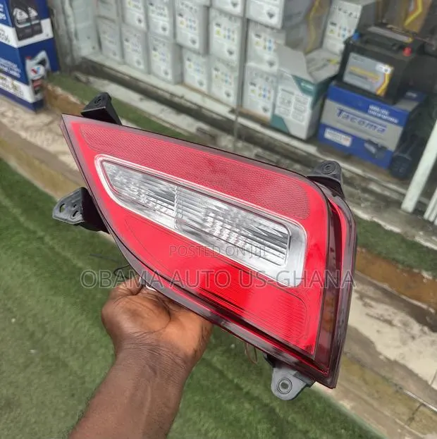Hyundai Santa Fe Santafe 2019 2020 Rear Back Bumper Reflector Light · Photo 1