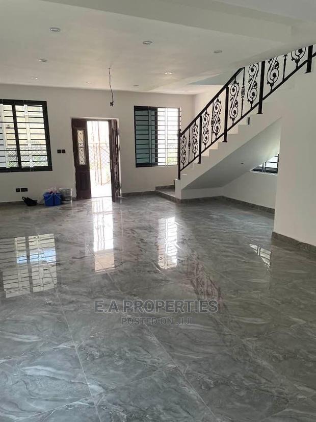 4bdrm House in E a Properties, Lake Side Estate for Sale · Photo 4
