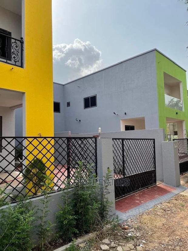 4bdrm House in E a Properties, Lake Side Estate for Sale · Photo 5