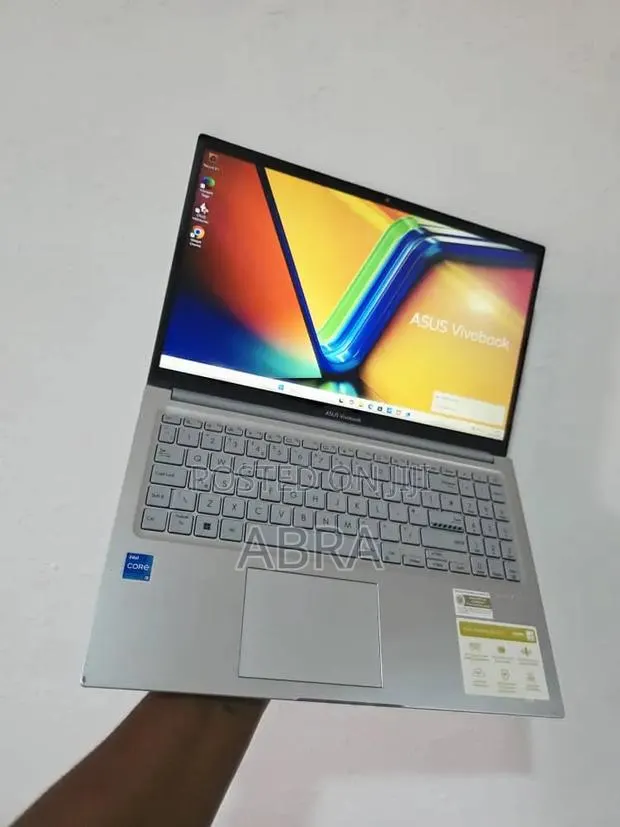 Laptop Asus Vivobook 15 8GB Intel Core i5 SSD 512GB · Photo 1