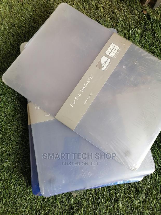 Protective Case for Macbook Pro Retina 15 With Logo Cutout · Photo 1