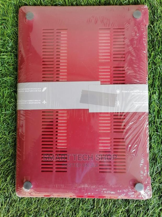 Protective Case for Macbook Pro 2019 16 Inches + Logo Cutout · Photo 3