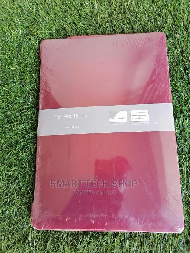 Protective Case for Macbook Pro 2019 16 Inches + Logo Cutout · Photo 1