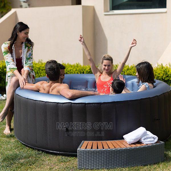 Bubble Therapeutic Spa 4 Seater · Photo 1