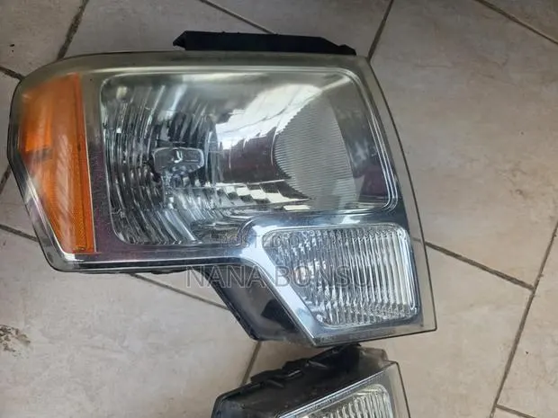 FORD F150 2010 T0 2015 Head Lights · Photo 1