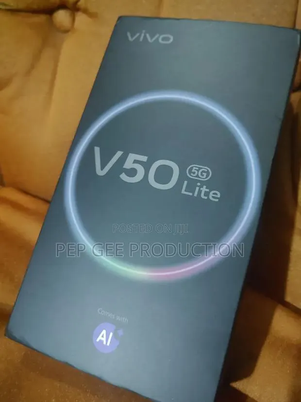New Vivo V50 Lite 5G 512 GB Gold · Photo 1