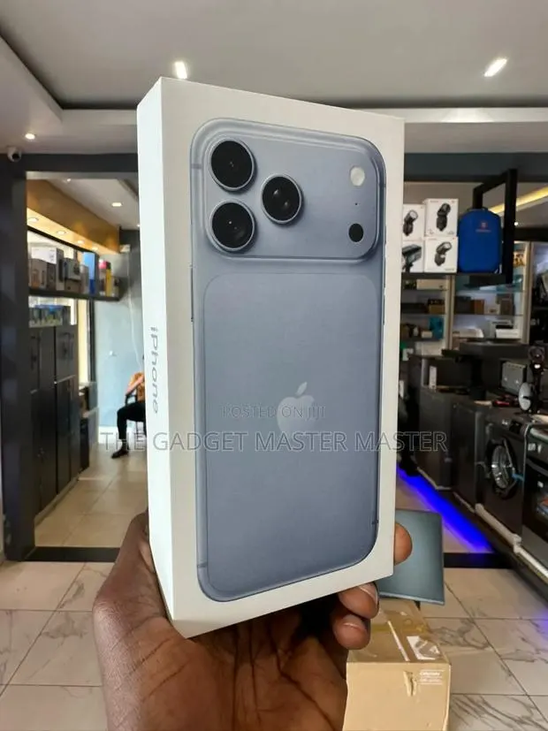 New Apple iPhone 18 Pro Max 512 GB Blue · Photo 1