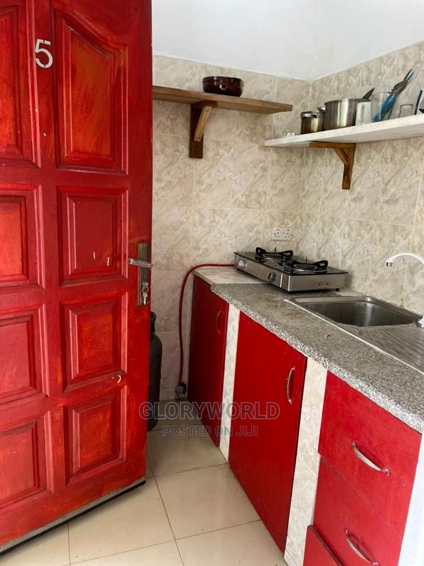 Beautiful Furnished Single Room at Labone · Photo 6