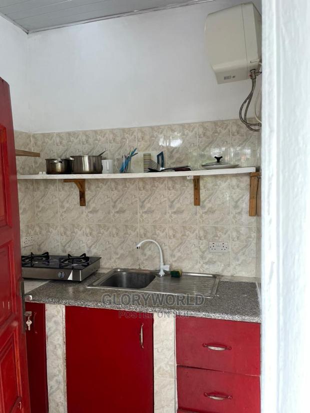 Beautiful Furnished Single Room at Labone · Photo 7