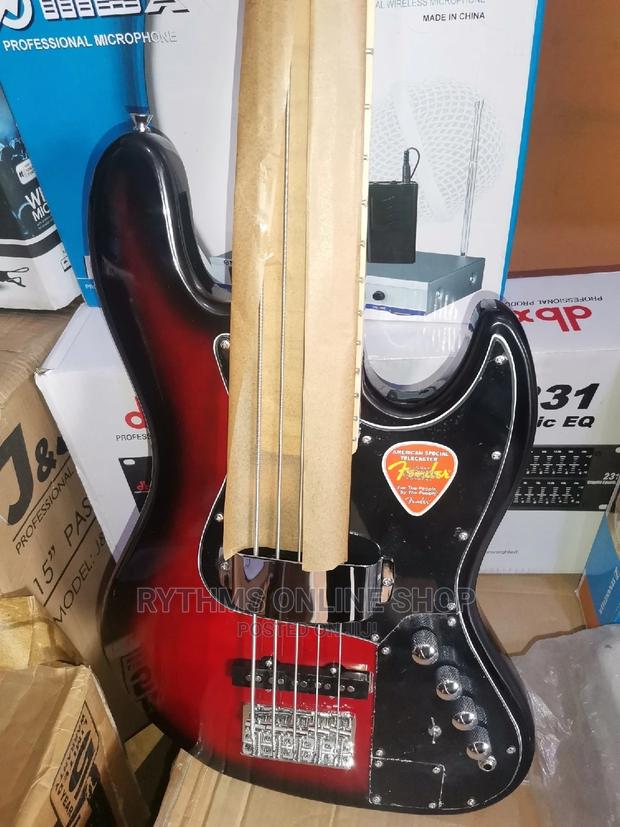 Fender Jazz Bass (Active) · Photo 3