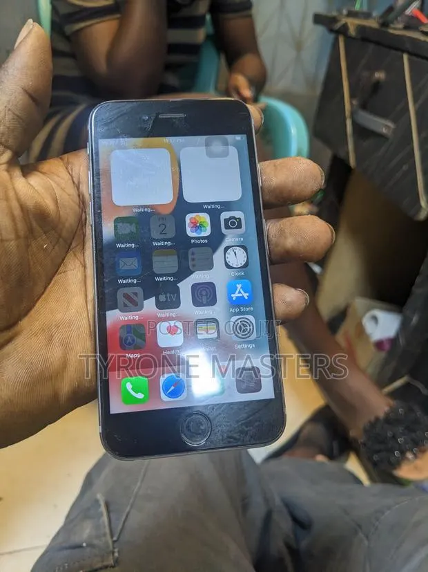 Apple iPhone 6s 128 GB Gray · Photo 1