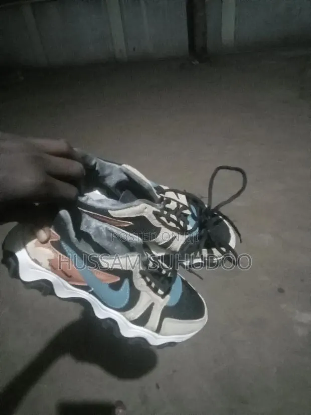 Nike Casual Shoe · Photo 1