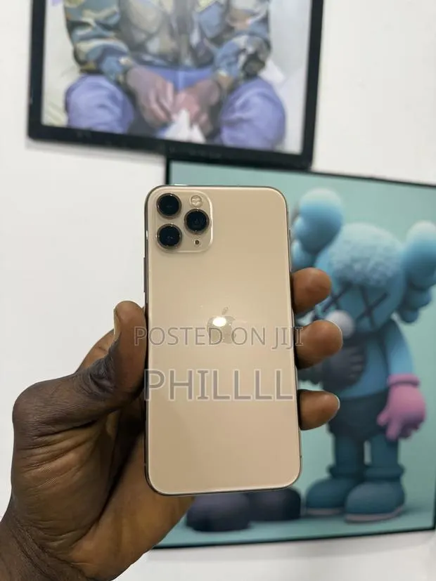 Apple iPhone 11 Pro 64 GB Gold · Photo 1