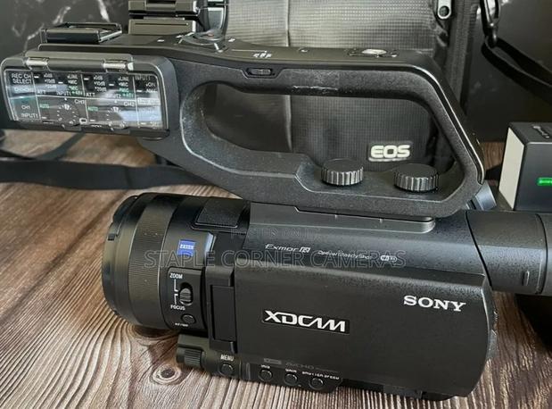 Sony Pxw X70 4K Camcorder · Photo 2