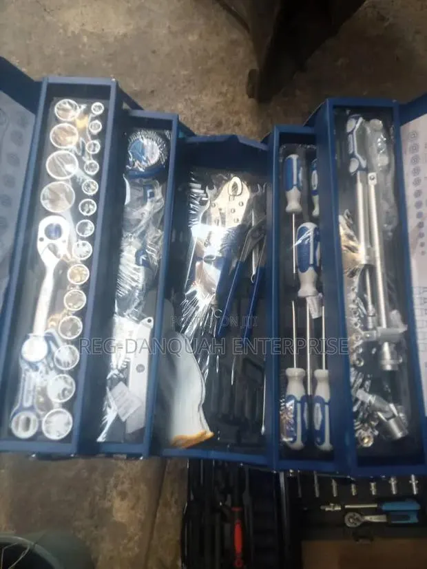 85pcs 1/2 Drive Socket Set · Photo 1