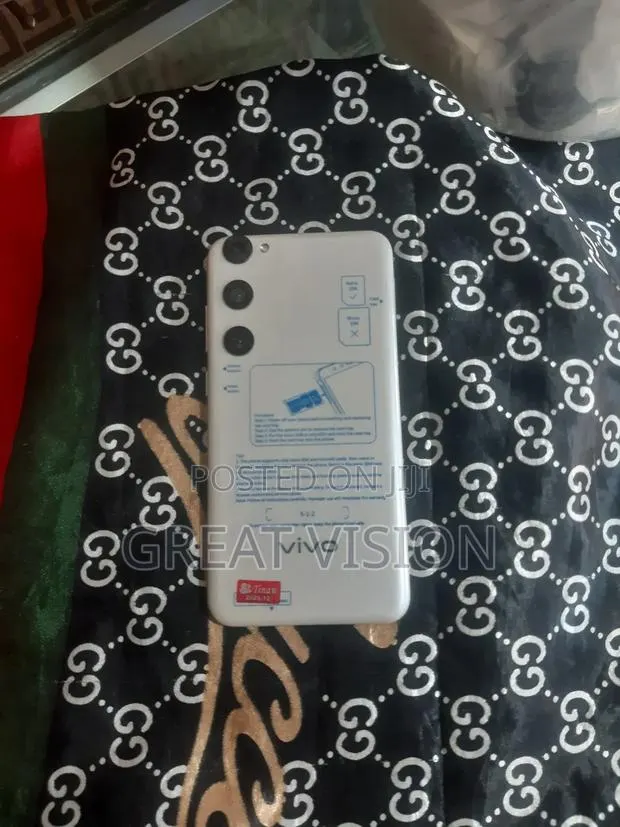 Vivo iQOO U1 128 GB Gold · Photo 1
