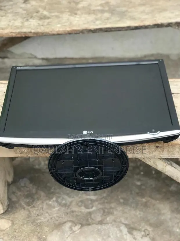 LG 22 inches Monitor · Photo 1