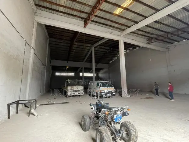780 Square Meter Warehouse at Spintex · Photo 1