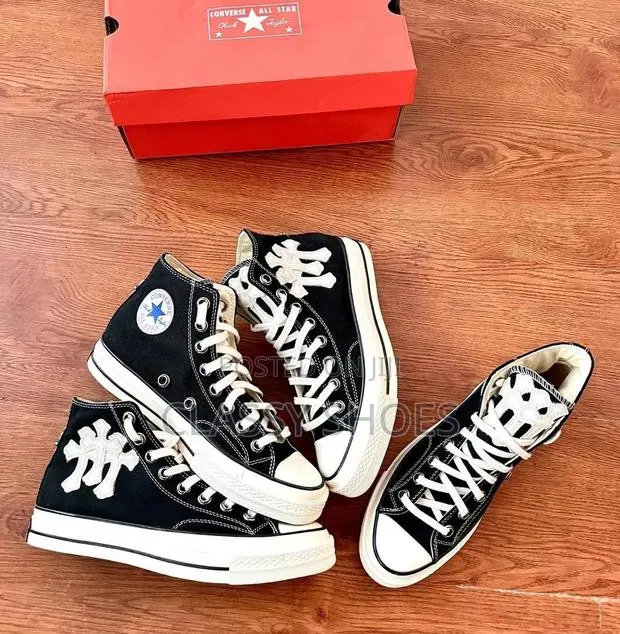 Converse High Shoes · Photo 1