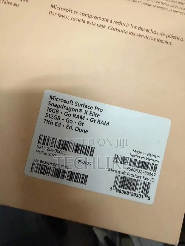 New Microsoft Surface Pro 11th Edition, a Copilot+ PC 16GB SSD 512GB · Photo 1