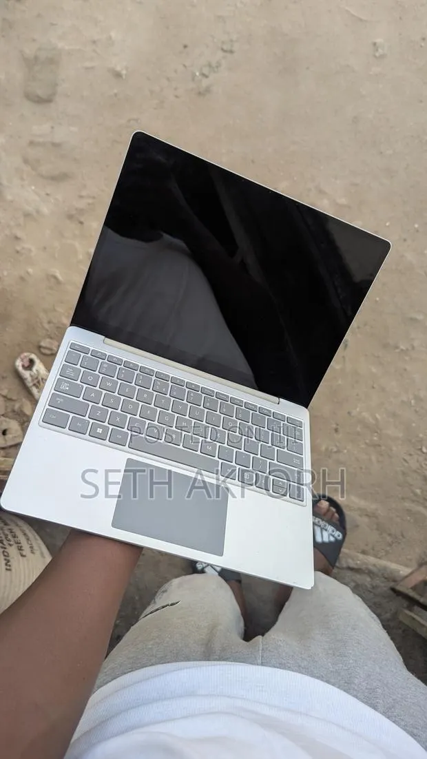 Laptop Microsoft Surface Laptop Go 2 8GB Intel Core i7 SSD 256GB · Photo 1