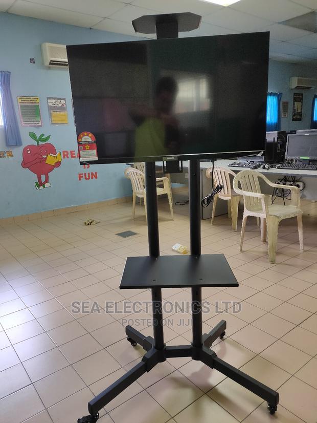 Genuine Tv Stand 32-65” With Wheels · Photo 1