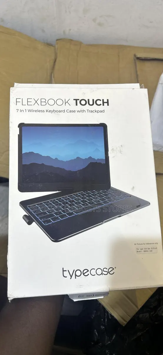 iPad 10th Generation Keyboard Case · Photo 1