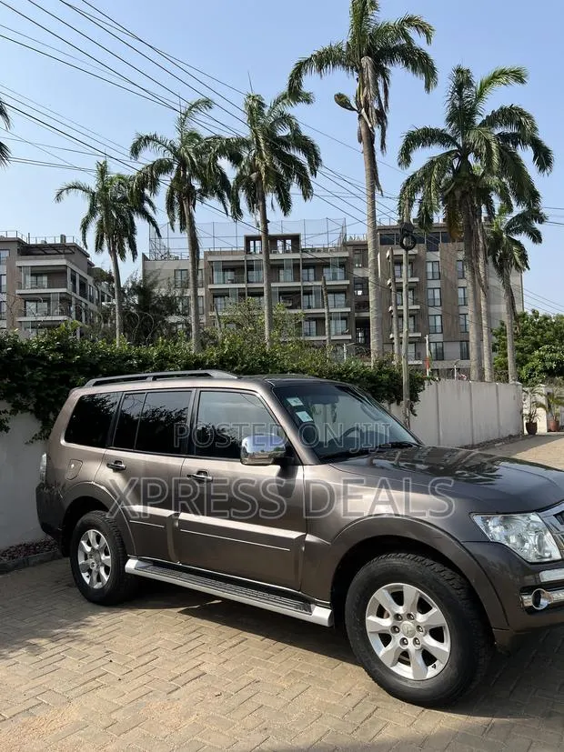 Mitsubishi Pajero V90 3.0 V6 GLS/GLX 2015 Brown · Photo 1