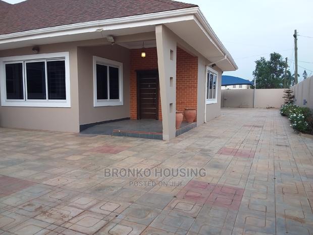 3bdrm House in Bronko Housing, Spintex for Rent · Photo 2