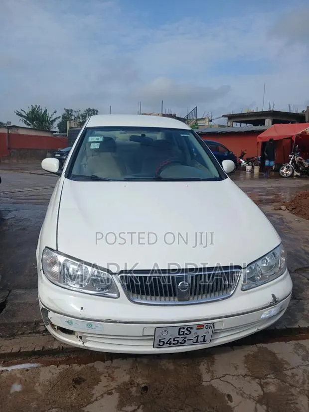 Nissan Sunny 2010 White · Photo 1