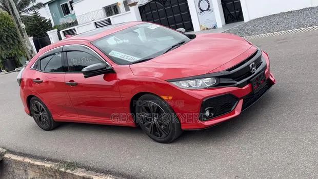 Honda Civic EX Hatchback 2018 Red · Photo 1