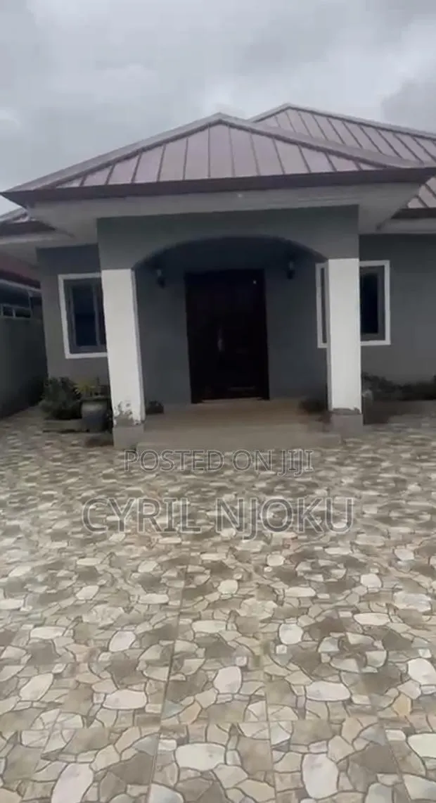 3bdrm Bungalow in Amrahia for sale · Photo 1