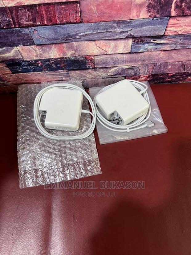 Retina Display Macbook Pro Charger · Photo 1