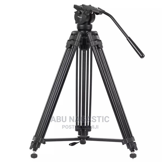 Weifeng Camera Video Heavy Duty Tripod · Photo 1