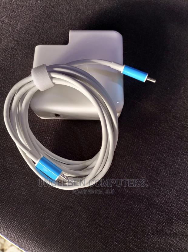 Apple Macbook Charger Type C · Photo 1
