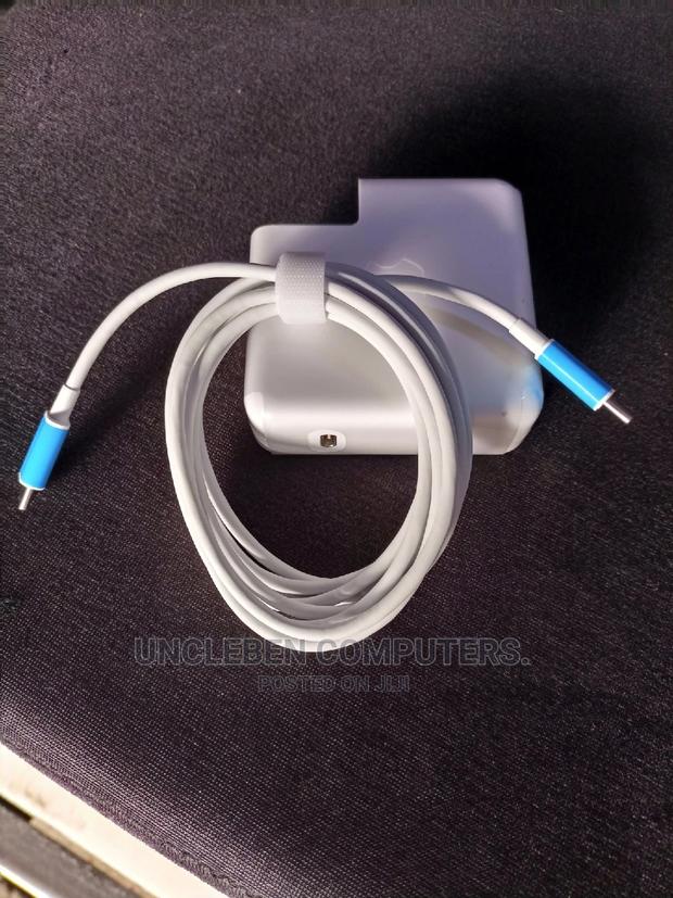 Apple Macbook Charger Type C · Photo 2