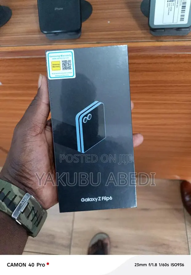 New Samsung Galaxy Z Flip6 256 GB Blue · Photo 1