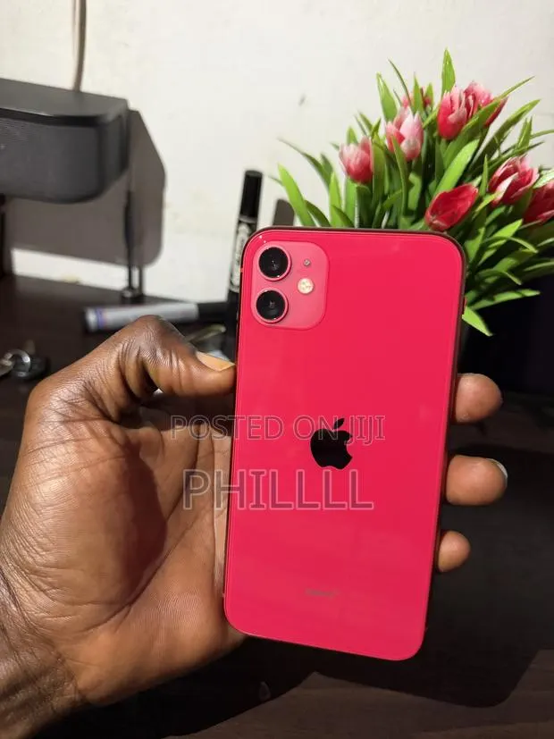 Apple iPhone 11 128 GB Red · Photo 1