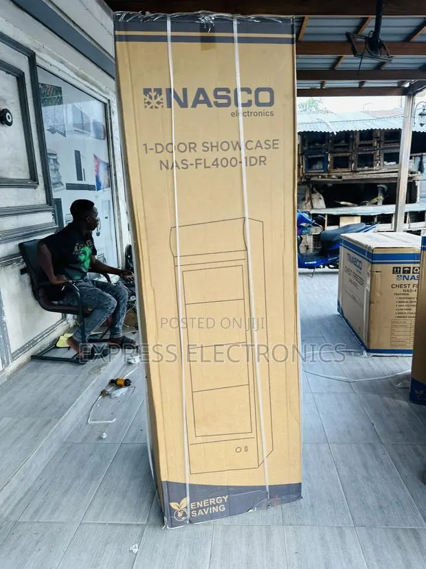 Get a New Display Fridge Nasco Nas-Fl400-1dr · Photo 1