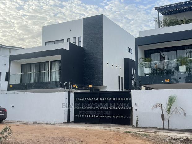4bdrm Duplex in Living Large, East Legon for Sale · Photo 2