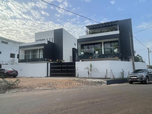 4bdrm Duplex in Living Large, East Legon for Sale · Photo 1