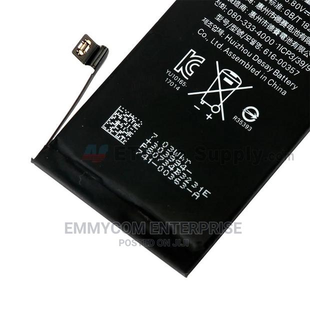 Original Apple iPhone 8 Battery With Instant Replacement · Photo 2