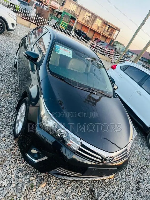 Toyota Corolla 2015 Black · Photo 1